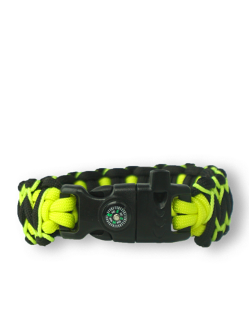 Lifestyle fotó Sárga-fekete paracord karkötő Viper tűzkővel, iránytűvel és síppal