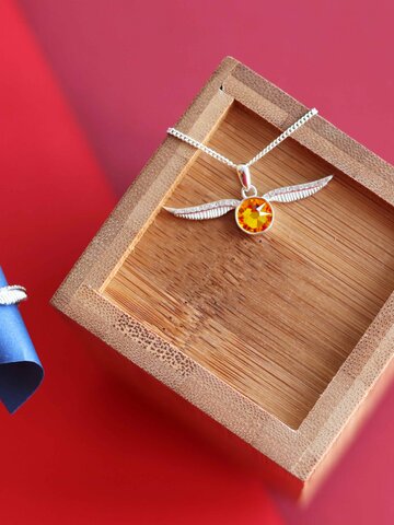 Lifestyle fotó Harry Potter Swarovski® gyűrű Aranycikesz