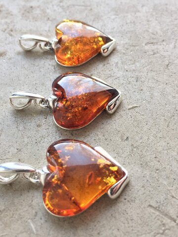 Lifestyle fotó Ezüst borostyán medál Szív