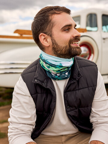 Lifestyle photo Neck Warmer Mountain View