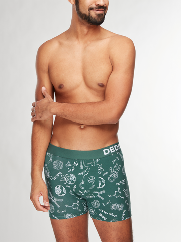 Potešte sa týmto kúskom Dedoles Весели мъжки боксерки Физика срещу химия