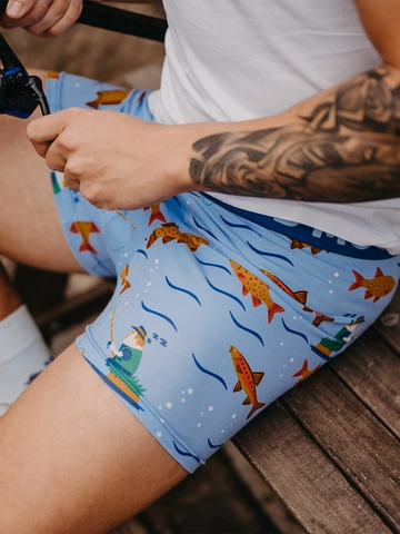 Lifestyle foto Živahne moške boksarice Ribištvo