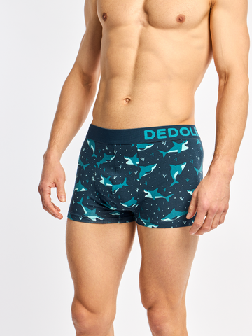 Szerezzen magának örömet ezzel a Dedoles darabbal Rövid szárú férfi bokszeralsó Kék cápa