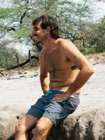 Potešte sa týmto kúskom Dedoles Весели мъжки плувни шорти Сива геометрична мрежа