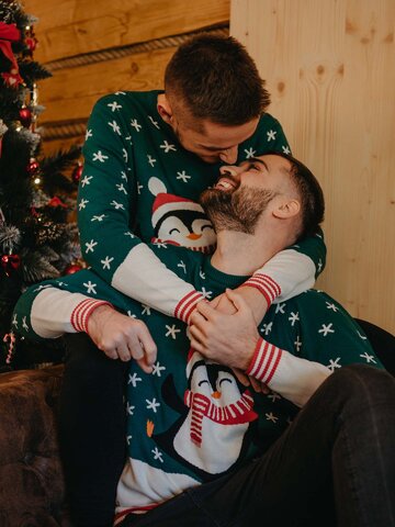 Potešte sa týmto kúskom Dedoles Suéter alegre de inverno Olá Pinguim