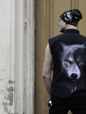 Výnimočný darček od Dedoles Košeľa bez rukávov Vlčí protiklad