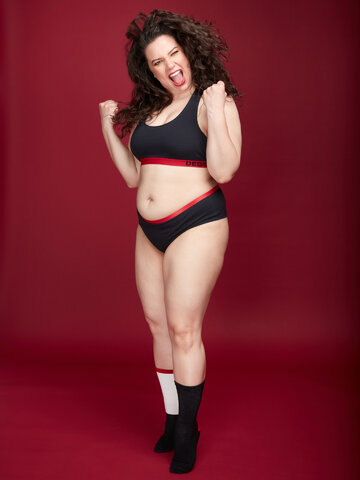 Hľadáte originálny a nezvyčajný darček? Obdarovaného zaručene prekvapí Črne ženske hipster hlačke