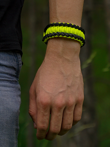 Foto Sárga paracord karkötő Salvadora tűzkővel, iránytűvel, síppal, reflexcorddal és firecorddal