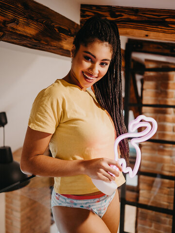 Hľadáte originálny a nezvyčajný darček? Obdarovaného zaručene prekvapí Весели дамски бикини Влюбени фламинги