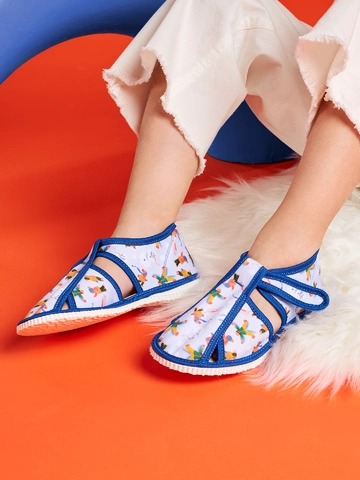 Potěšte se tímto kouskem Dedoles Dětské papučky s uzavřenou špičkou Zimní sněhulák