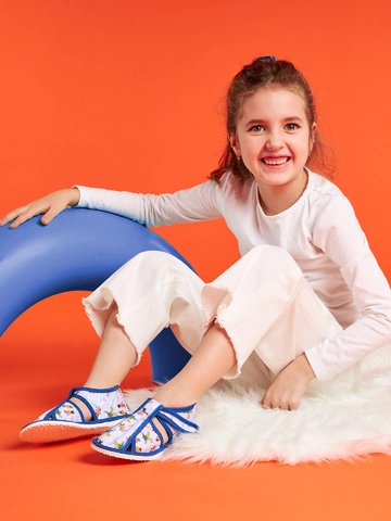 Lifestyle foto Dětské papučky s uzavřenou špičkou Zimní sněhulák