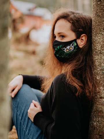 Hľadáte originálny a nezvyčajný darček? Obdarovaného zaručene prekvapí Veselé antibakteriálne rúško Lemur - väčšie