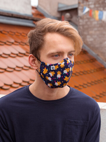 Lifestyle foto Veselé antibakteriálne rúško Párty škrečky - väčšie