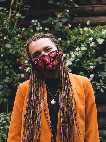 Lifestyle foto Mascherina Buonumore Fiori di Papavero