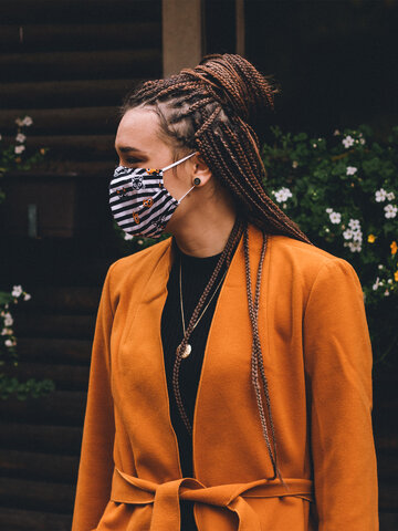 Hľadáte originálny a nezvyčajný darček? Obdarovaného zaručene prekvapí Veselé rúško Mačky a pruhy