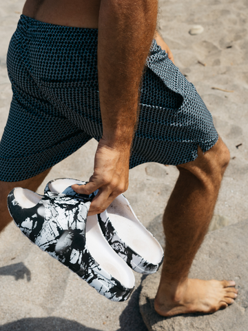 Potešte sa týmto kúskom Dedoles Весели chunky чехли Импресия в черно и бяло