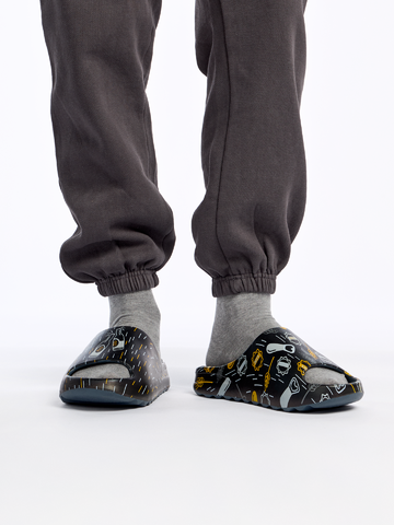 a tökéletes és egyedi ruházathoz Vidám, chunky papucs Esti sör