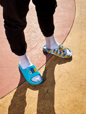 Lifestyle foto Veselé chunky pantofle Vtipné příšerky