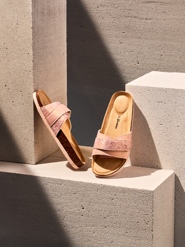 Eredeti és szokatlan ajándékot keres? a megajándékozottat garantáltan meglepi Női parafa papucs Bézs mandala