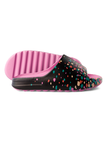 Lifestyle foto Весели chunky чехли Цветни капки