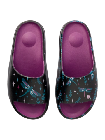 Hledáte originální a neobvyklý dárek? Obdarovaného zaručeně překvapí Veselé chunky pantofle Vážky v noci