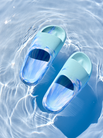 Lifestyle foto Дамски чехли на платформа Син мрамор