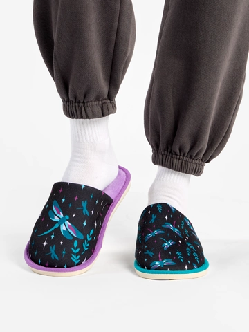 Lifestyle foto Veselé papuče Vážky v noci