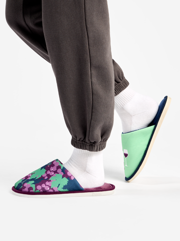 Hľadáte originálny a nezvyčajný darček? Obdarovaného zaručene prekvapí Весели пантофи Майстор винар