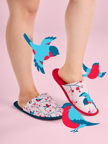 Eredeti és szokatlan ajándékot keres? a megajándékozottat garantáltan meglepi Vidám házi papucs Madarak a madárberkenyén