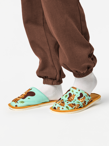 Szerezzen magának örömet ezzel a Dedoles darabbal Vidám papucs Mókus az erdőben