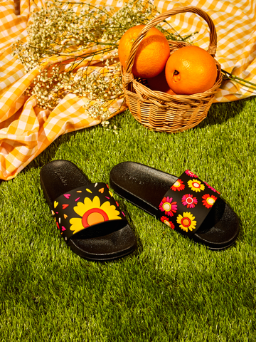 Hľadáte originálny a nezvyčajný darček? Obdarovaného zaručene prekvapí Весели чехли Обича ме, не ме обича