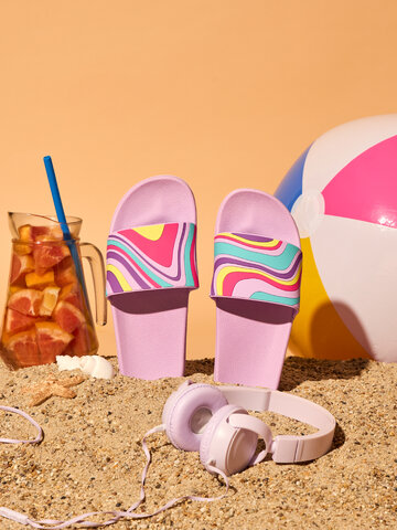 Pre dokonalý a originálny outfit Slides Colour Waves