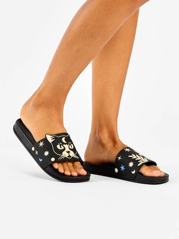 pro dokonalý a originální outfit Veselé pantofle Kočka a měsíc