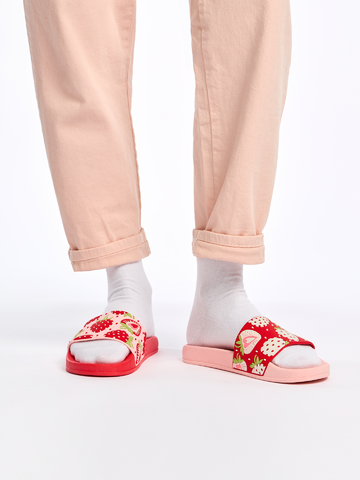 Eredeti ajándék a Dedolestől Vidám papucs Édes eprek