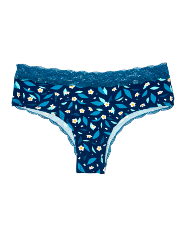 Lifestyle fotó Női csipkés bugyi Reggeli kert