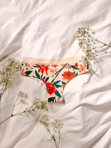 Szerezzen magának örömet ezzel a Dedoles darabbal Női csipkés bugyi Pipacsos kert