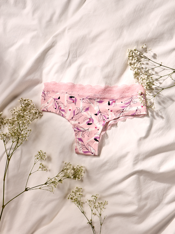 Eredeti ajándék a Dedolestől Női csipkés bugyi Rózsaillatú szellő