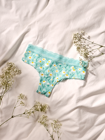 Lifestyle foto Slip da donna con inserti in pizzo Camomilla turchese