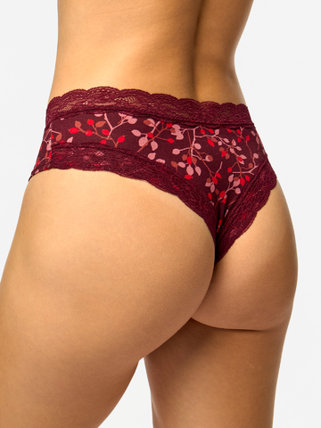 Lifestyle-Foto Spitzenhöschen für Frauen Reife Hagebutten