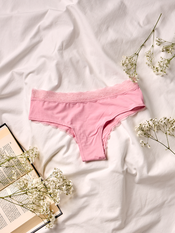 Ajándék tipp Korallrózsaszín női bugyi csipkével