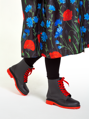 Eredeti és szokatlan ajándékot keres? a megajándékozottat garantáltan meglepi Fekete női gumicsizma