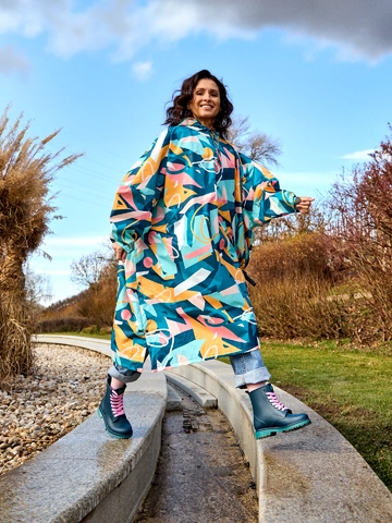 Výjimečný dárek od Dedoles Veselý pršiplášť Barevná geometrie