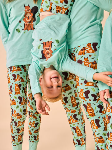 Rabatt Lustiger Pyjama für Frauen Eichhörnchen im Wald