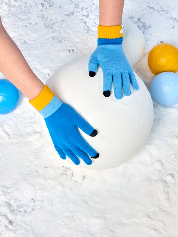 Pre dokonalý a originálny outfit Guanti a maglia blu e arancione