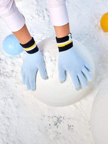 Szerezzen magának örömet ezzel a Dedoles darabbal Világoskék-fekete kötött kesztyű
