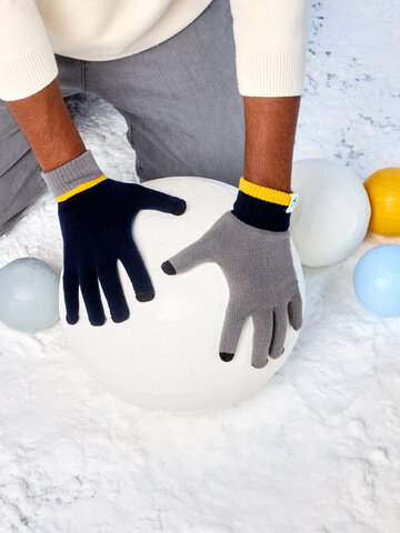 Potešte sa týmto kúskom Dedoles Guanti a maglia blu scuro e grigio