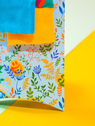 Geschenk von Dedoles Ovale Geschenkbox Frühlingswiese