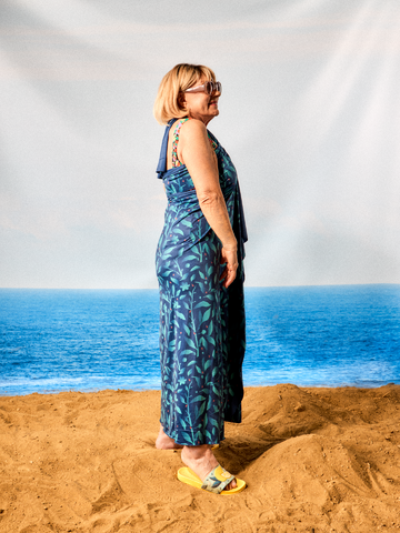 Lifestyle fotó Vidám strandkendő Türkiz virágok