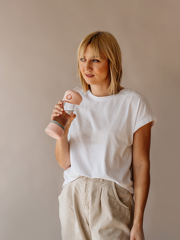 Hľadáte originálny a nezvyčajný darček? Obdarovaného zaručene prekvapí EQUA bouteille en verre Active Peach 550 ml