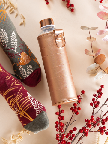 Szerezzen magának örömet ezzel a Dedoles darabbal EQUA Bronze üvegkulacs 750 ml